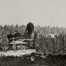 Ukjent hopper ut over folkehavet i Holmenkollen, 1924. Fotograf: Sport & General Press Agency Ltd., De kongelige samlinger